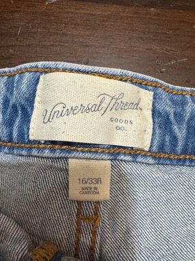 Universal Thread Medium Blue Denim Jeans with Contrast Stitching